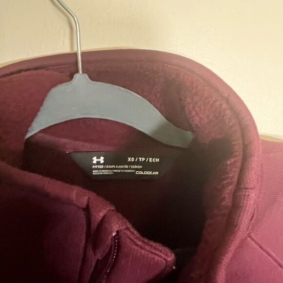 Under Armour Merlot Colored COLD GEAR Front Zip Fitted Jacket Women's Size XS - Picture 2 of 3